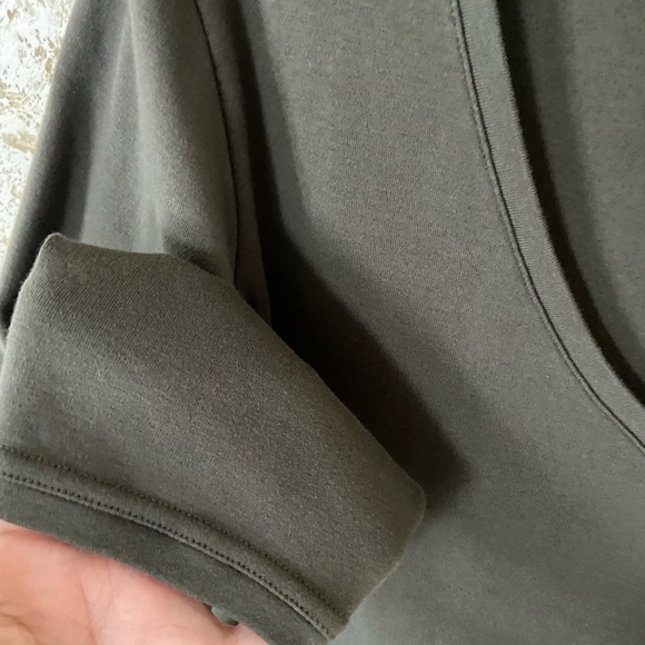 Chico's Vessa Olive V-Neck 3/4 Sleeve Top NWT size 2 , Cotton - Picture 2 of 4